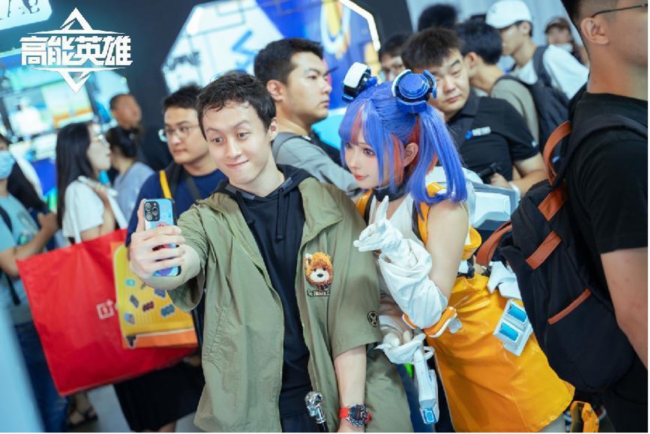 coser變裝、童錦程直播、老外求號(hào)《高能英雄》引爆炎炎夏日！