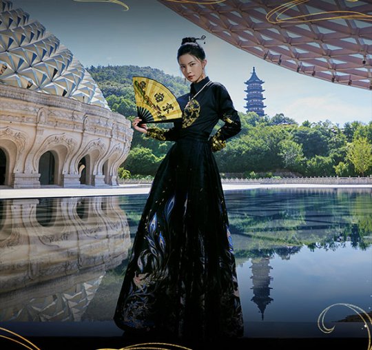 14萬頂奢云錦加冕《魔域》新女神，全球唯一！非遺定制！